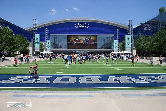 The Star Plaza Just Before Game Time