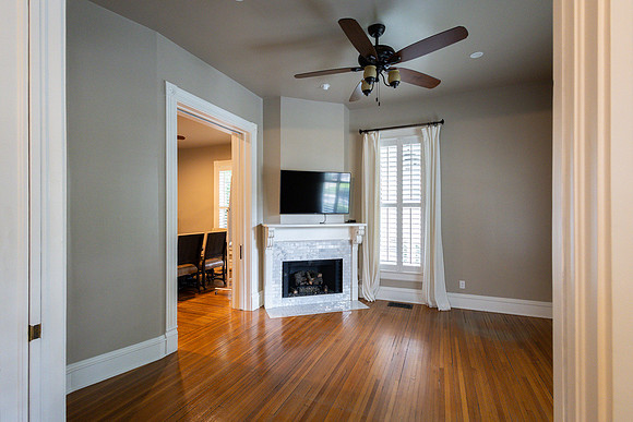 Cresa 2707 Hibernia St-75
