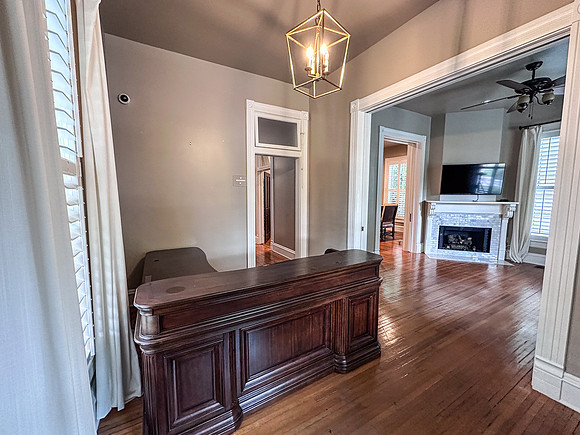 Cresa 2707 Hibernia St-81