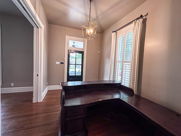 Cresa 2707 Hibernia St-82