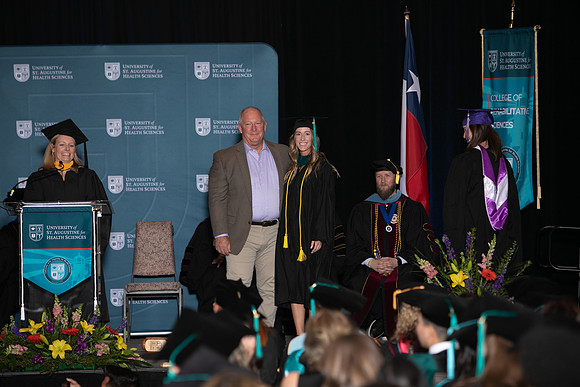 USA April 2023 Grad-370