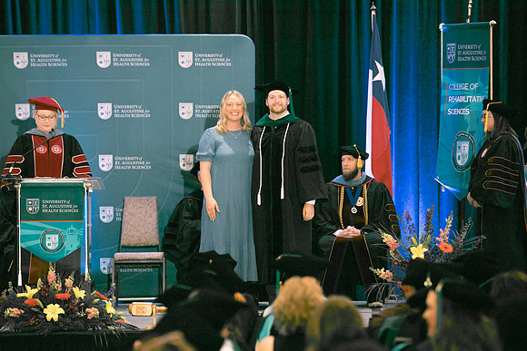 USA April 2023 Grad-340