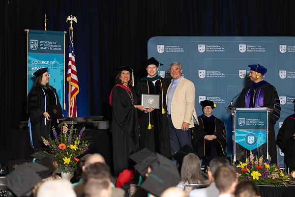 USA April 2023 Grad diploma-2202