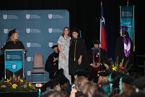USA April 2023 Grad-367