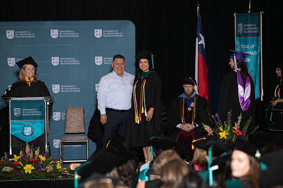 USA April 2023 Grad-371