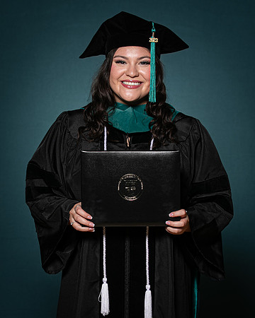 USA Aug 2023 Grad Portrait-0118