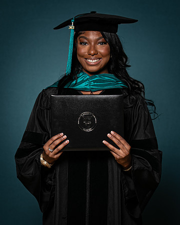 USA Aug 2023 Grad Portrait-0122