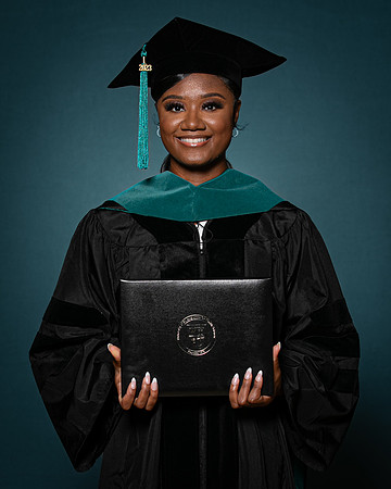 USA Aug 2023 Grad Portrait-0124