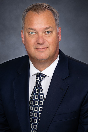 L. Keyes 2021 Headshot 2 2x3-