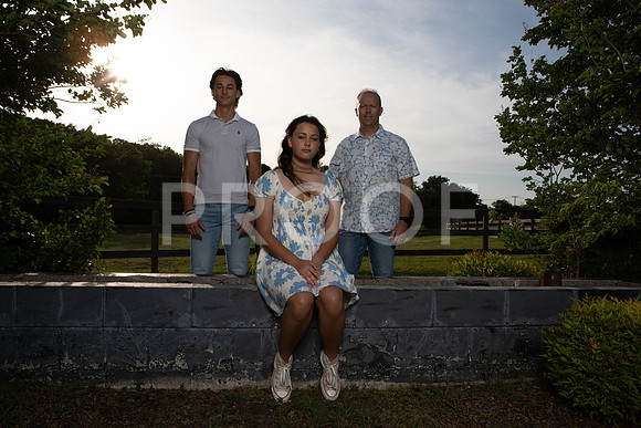 Strong Fam. -8099