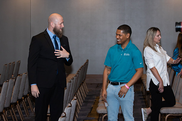 USA August 2022  Pinning-9179